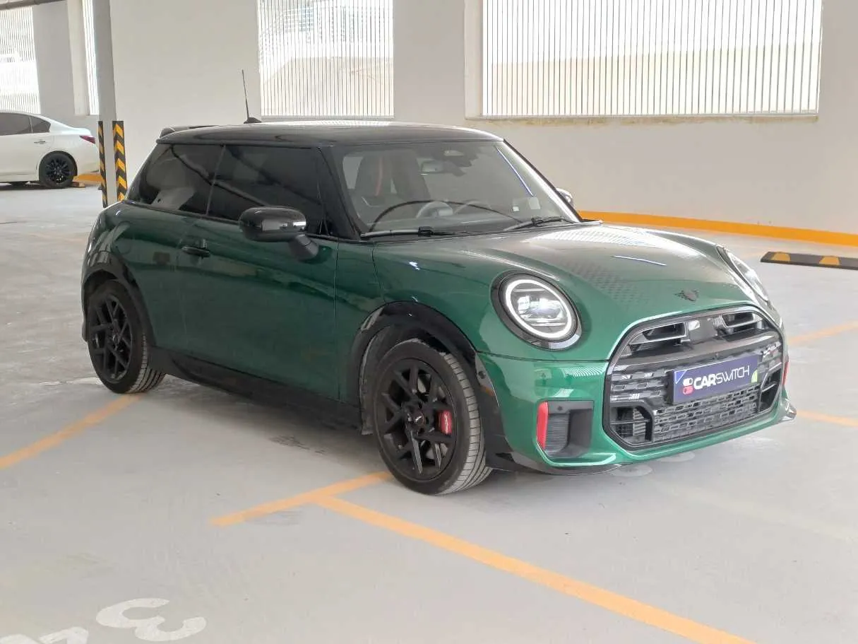 Car image 3