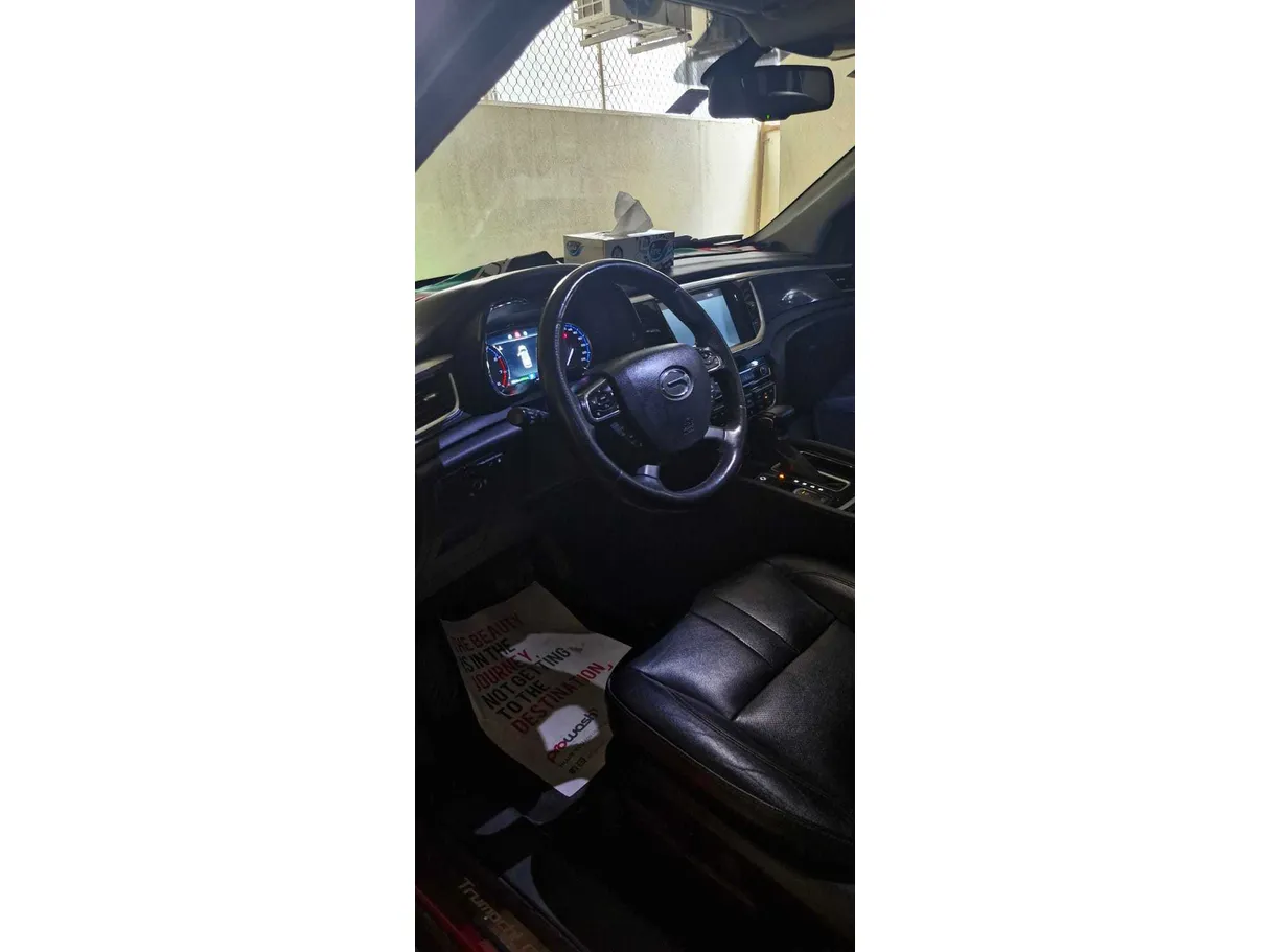 Car image 10