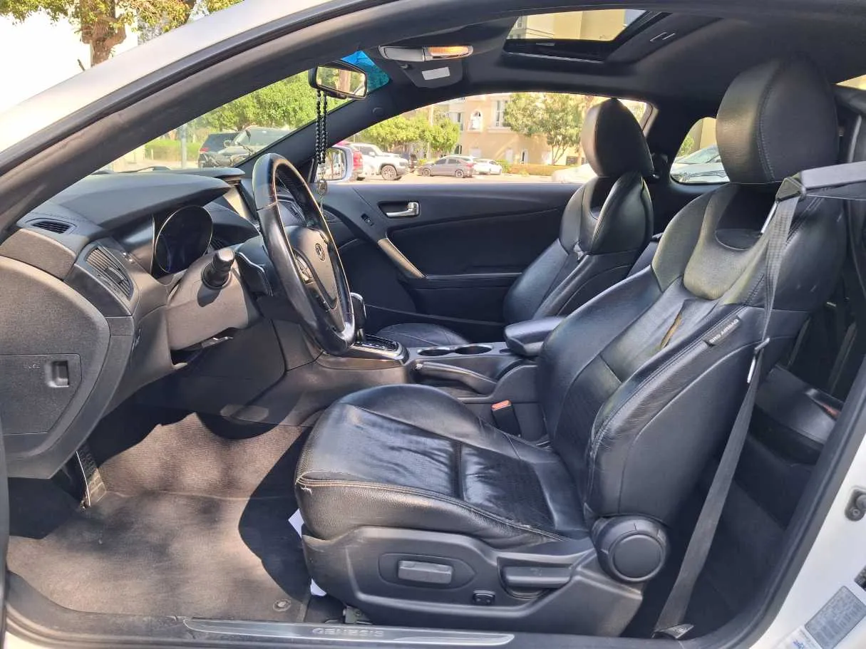 Car image 12