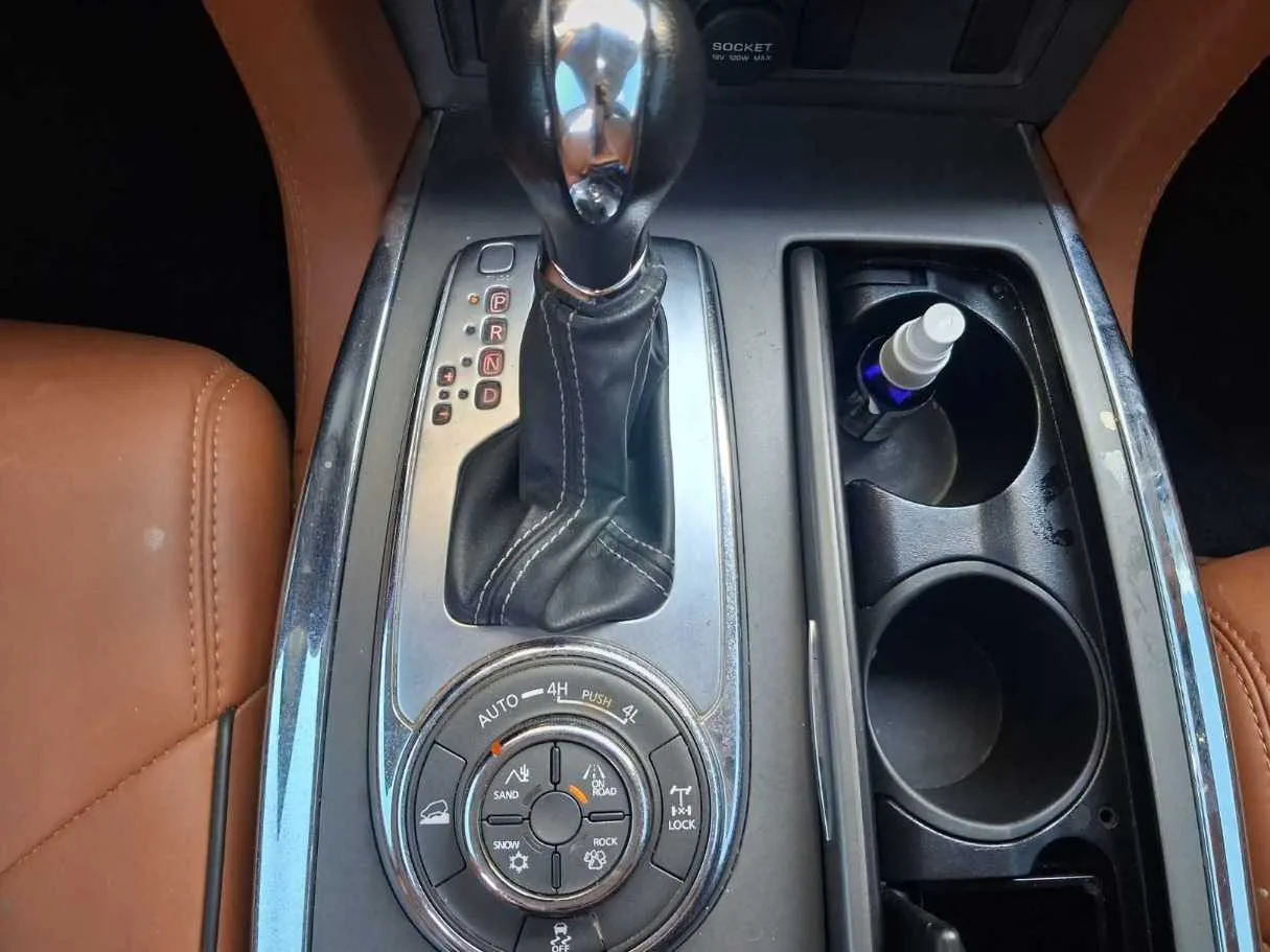 Car image 17