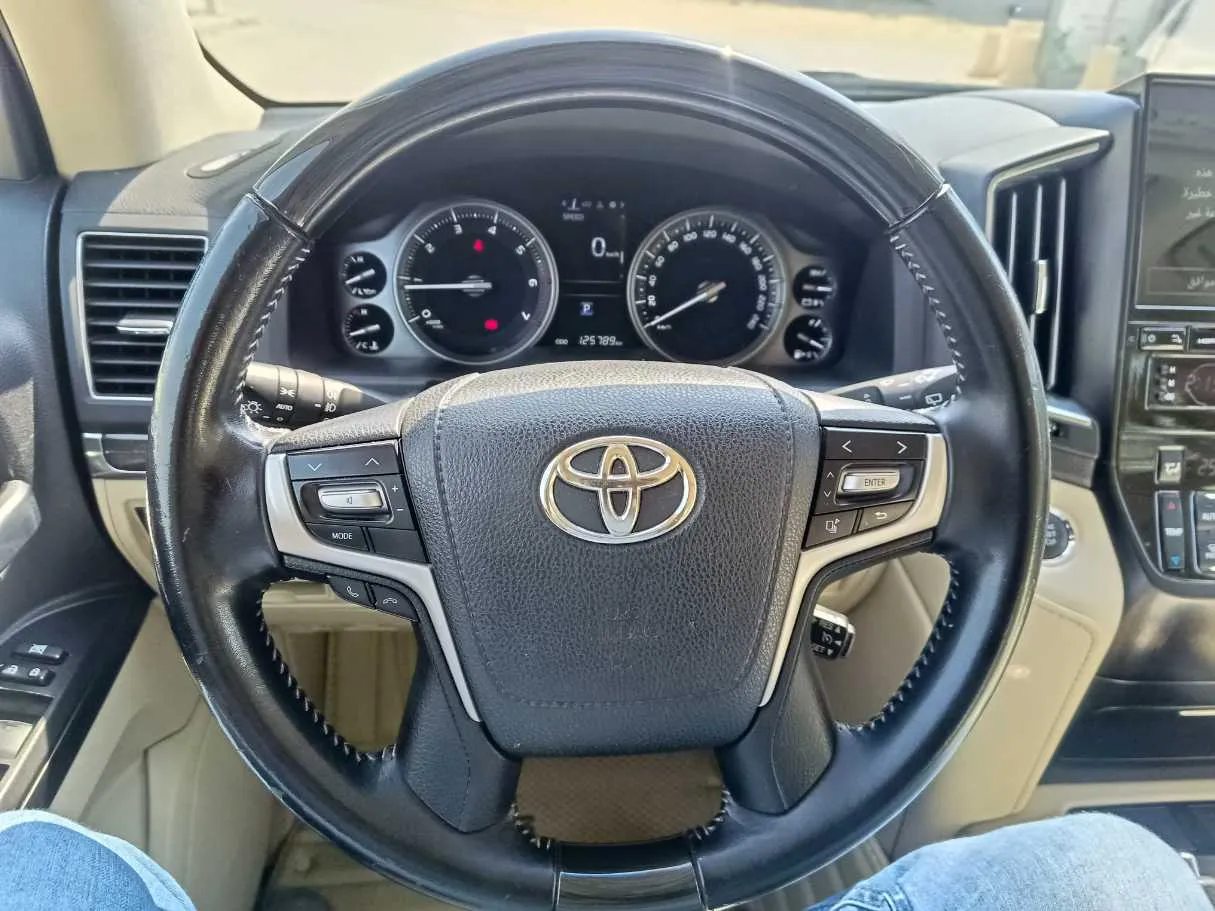 Car image 28