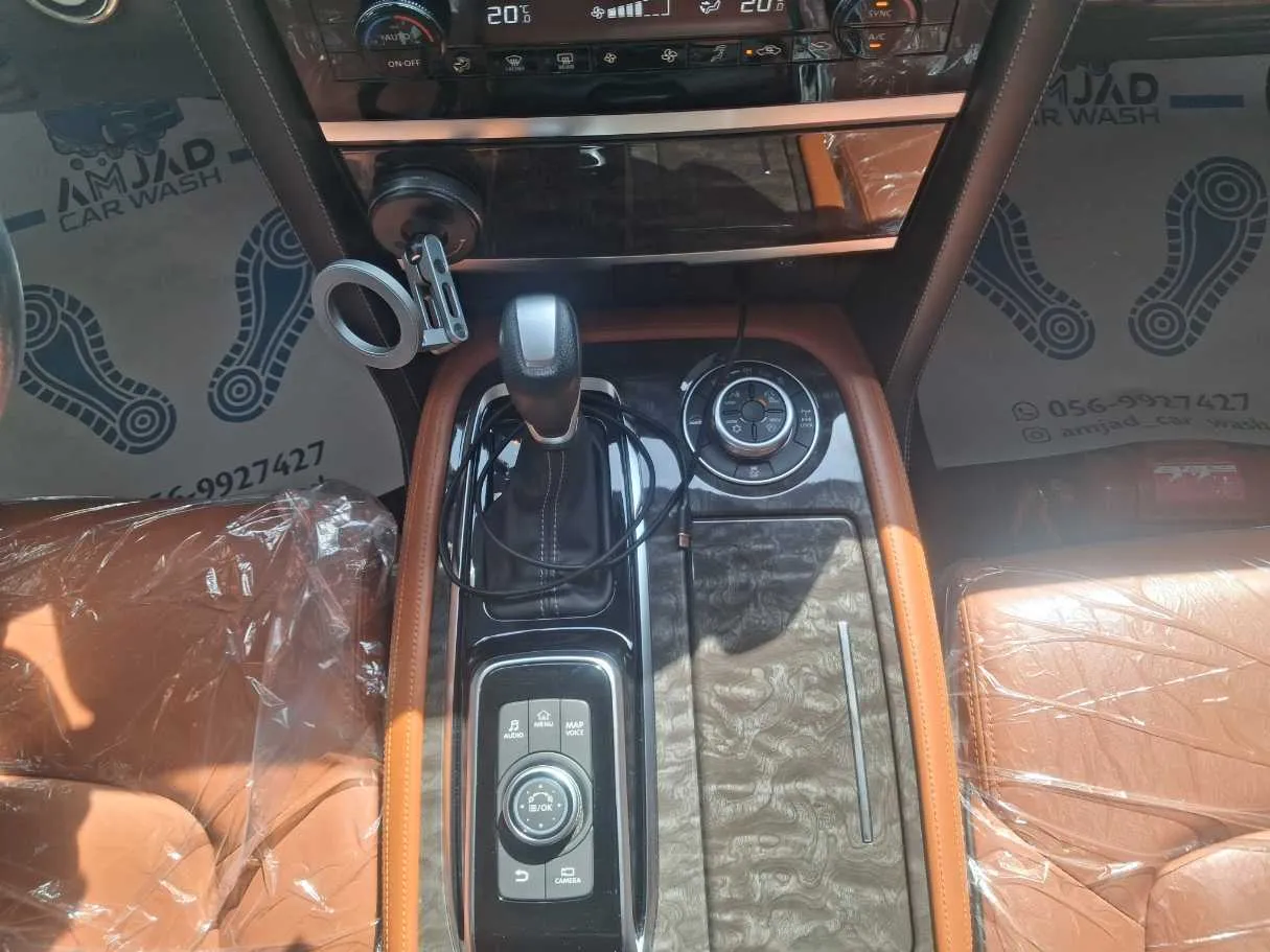 Car image 17