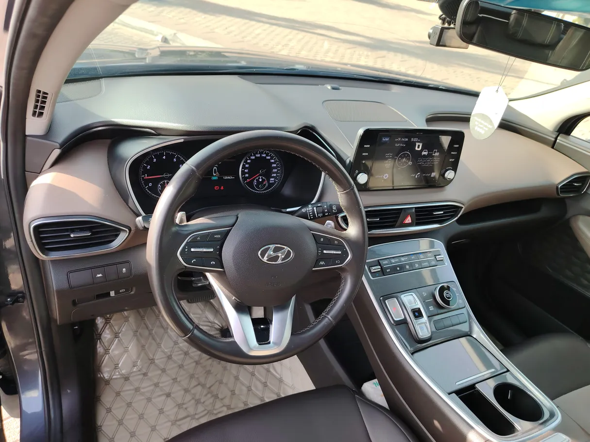 Car image 12