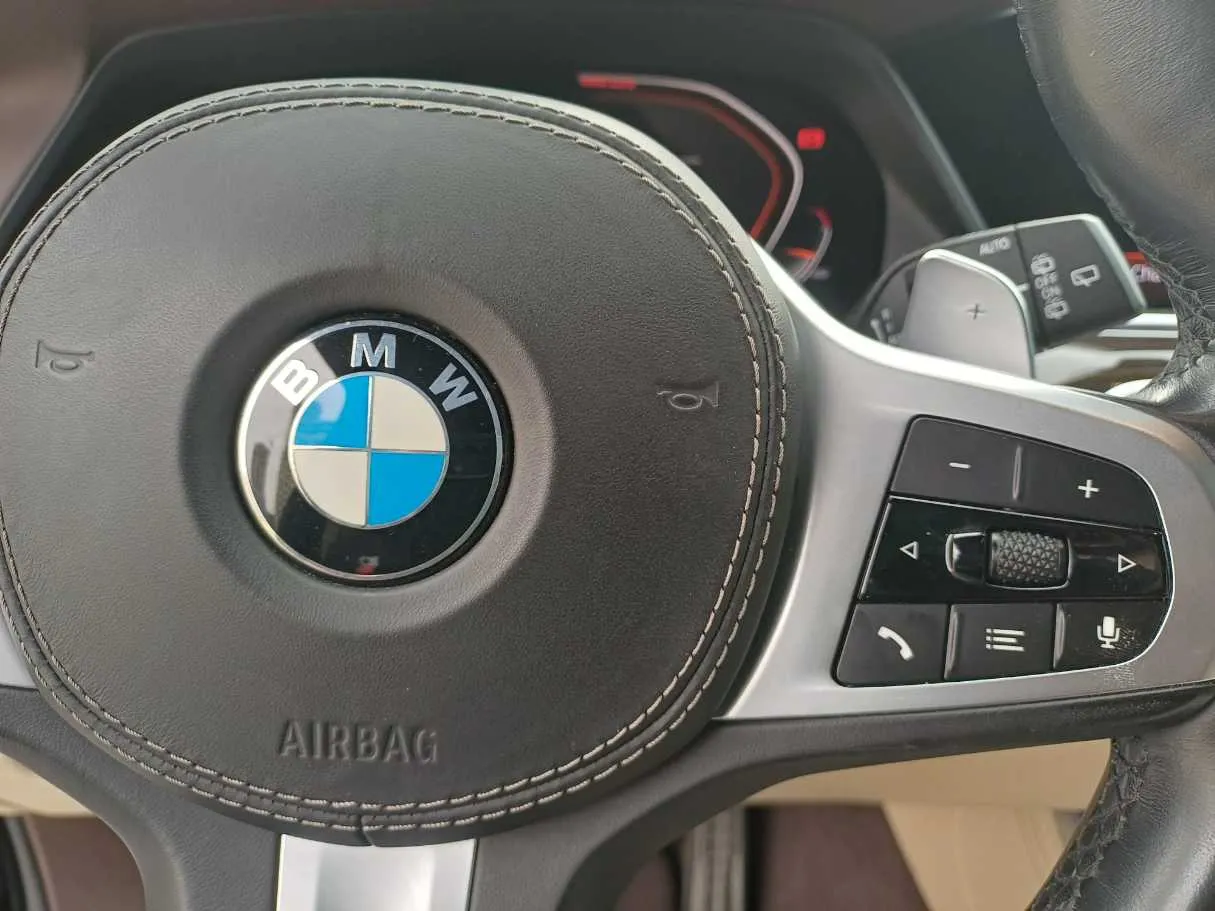 Car image 20