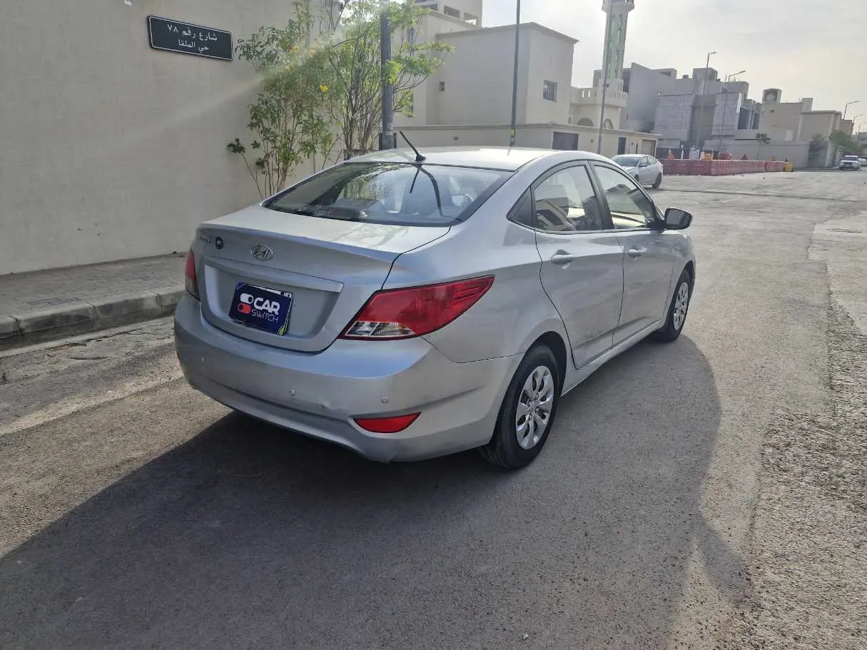 Car image 5