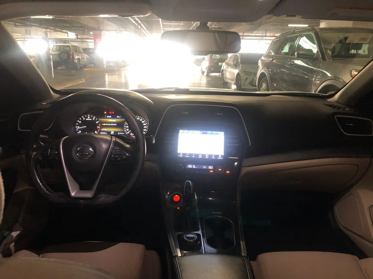 Car image 14