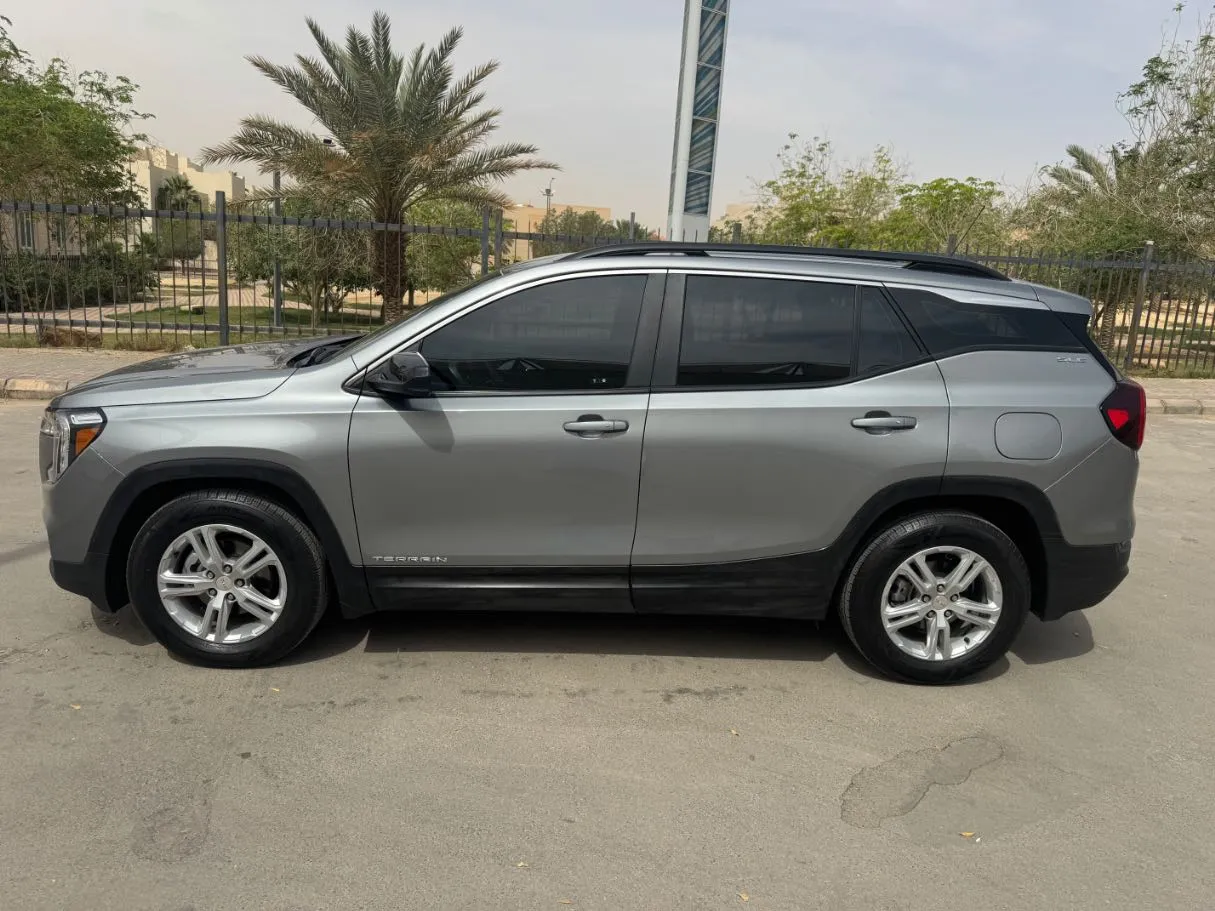 Car image 8