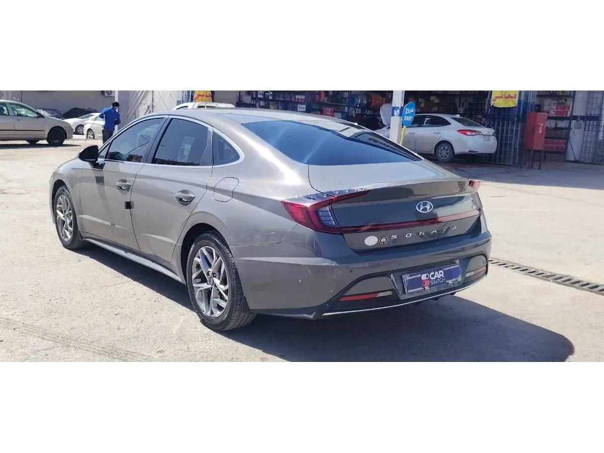 Car image 7