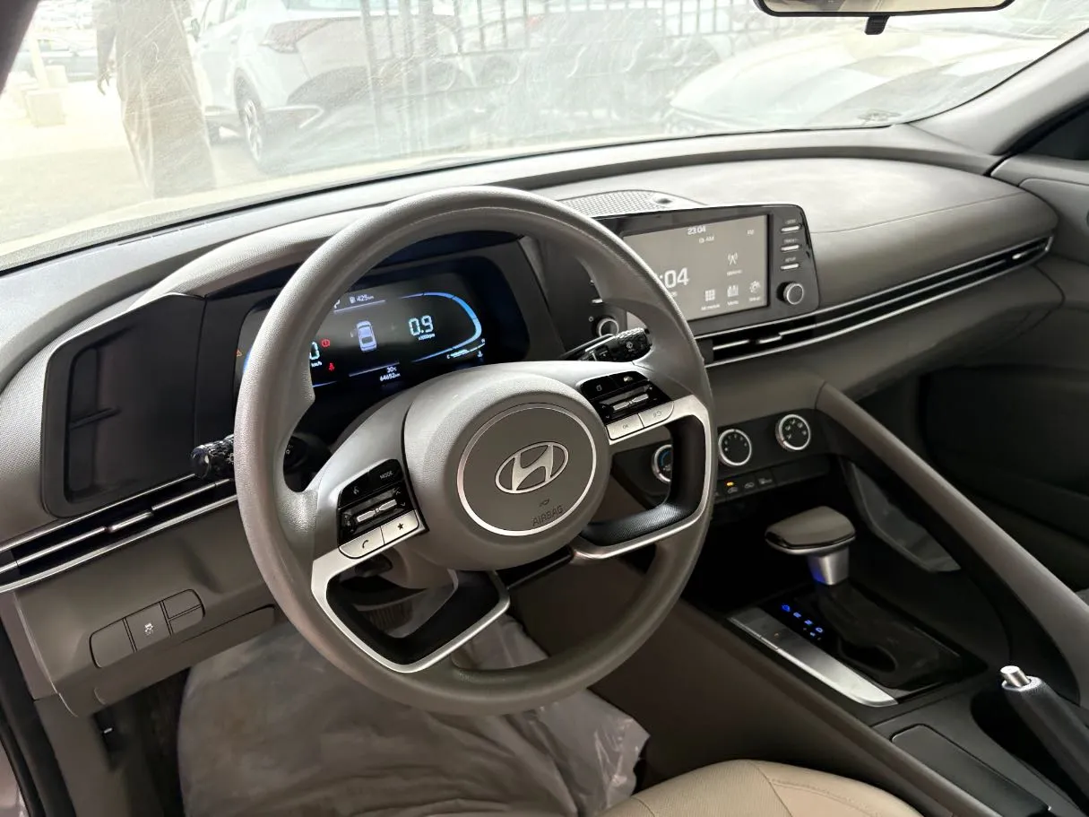 Car image 9