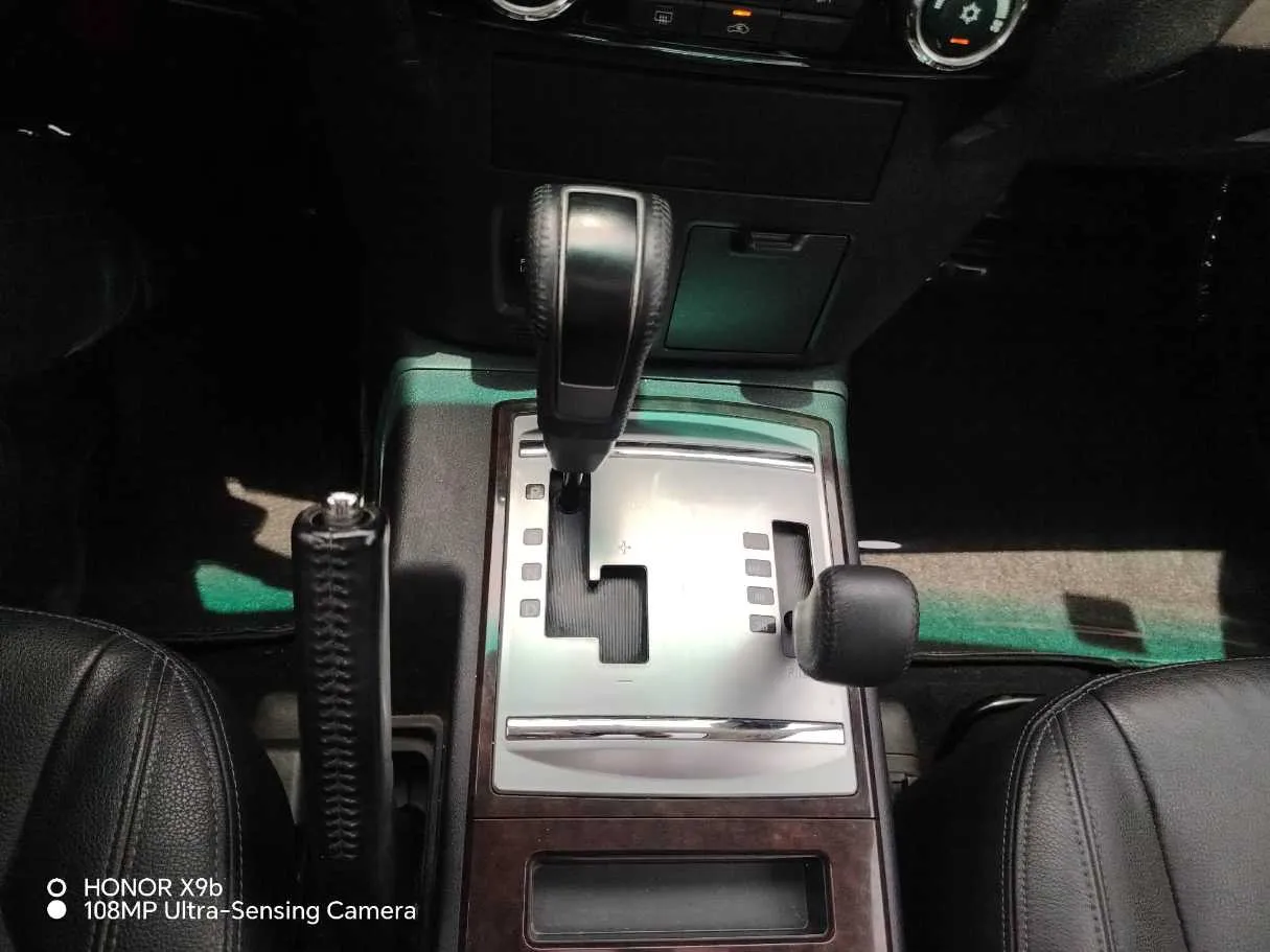 Car image 24