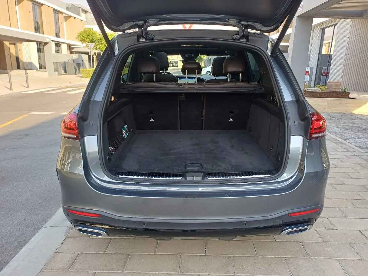 Car image 19