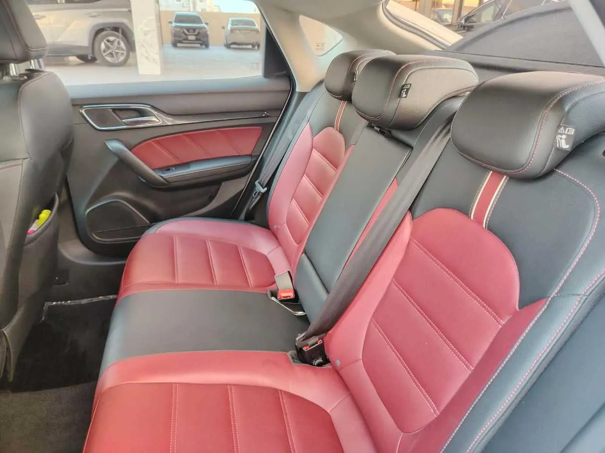 Car image 17