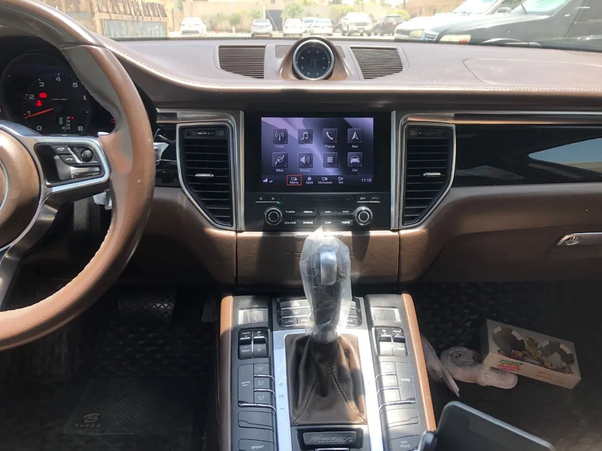 Car image 16