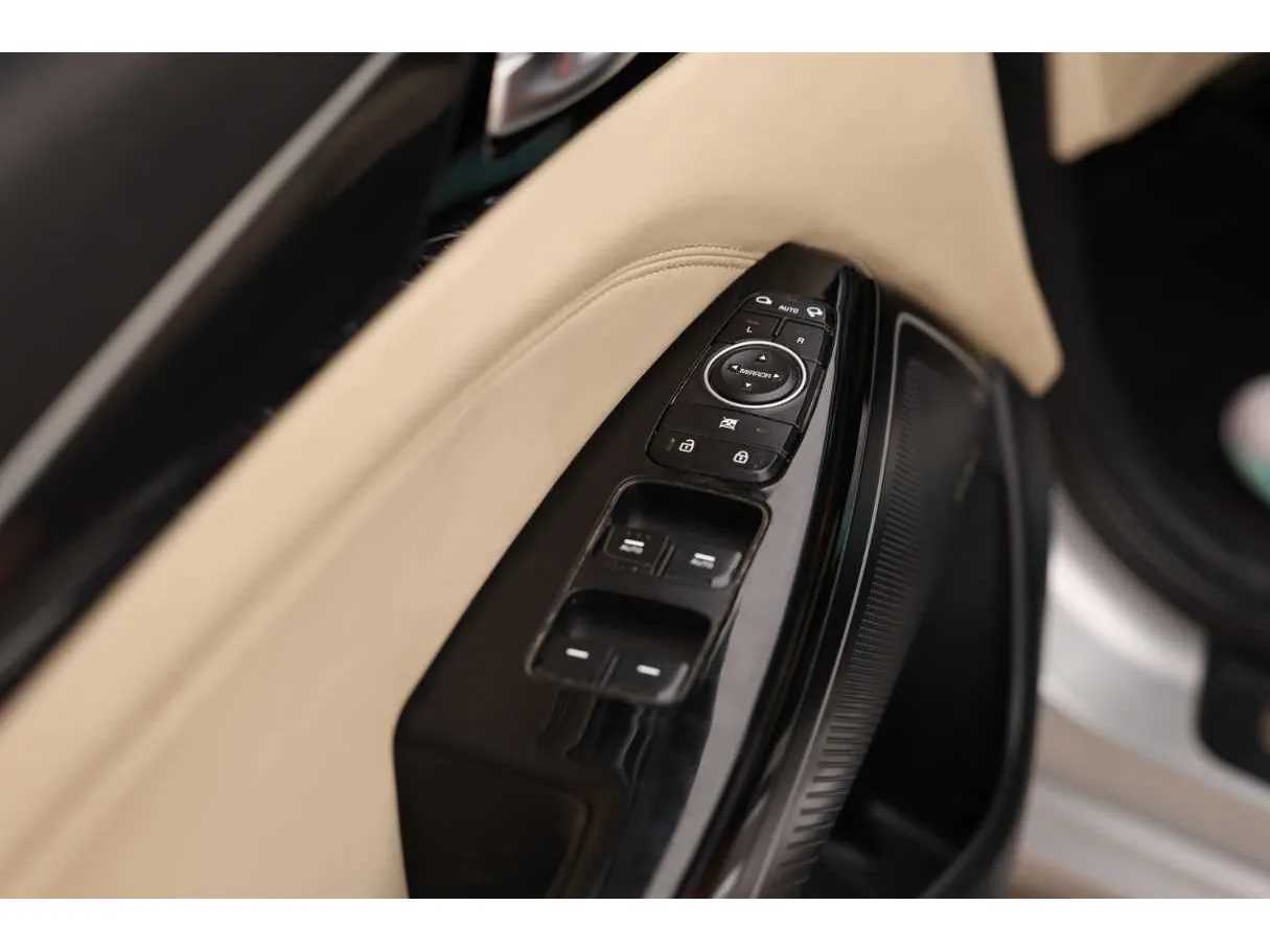 Car image 40