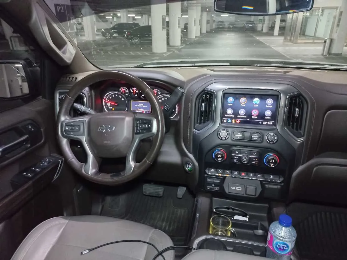 Car image 16