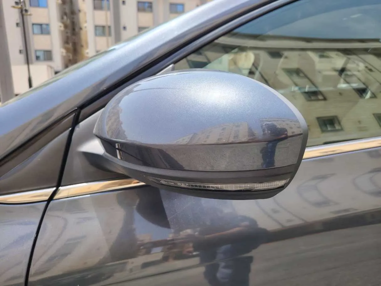 Car image 24
