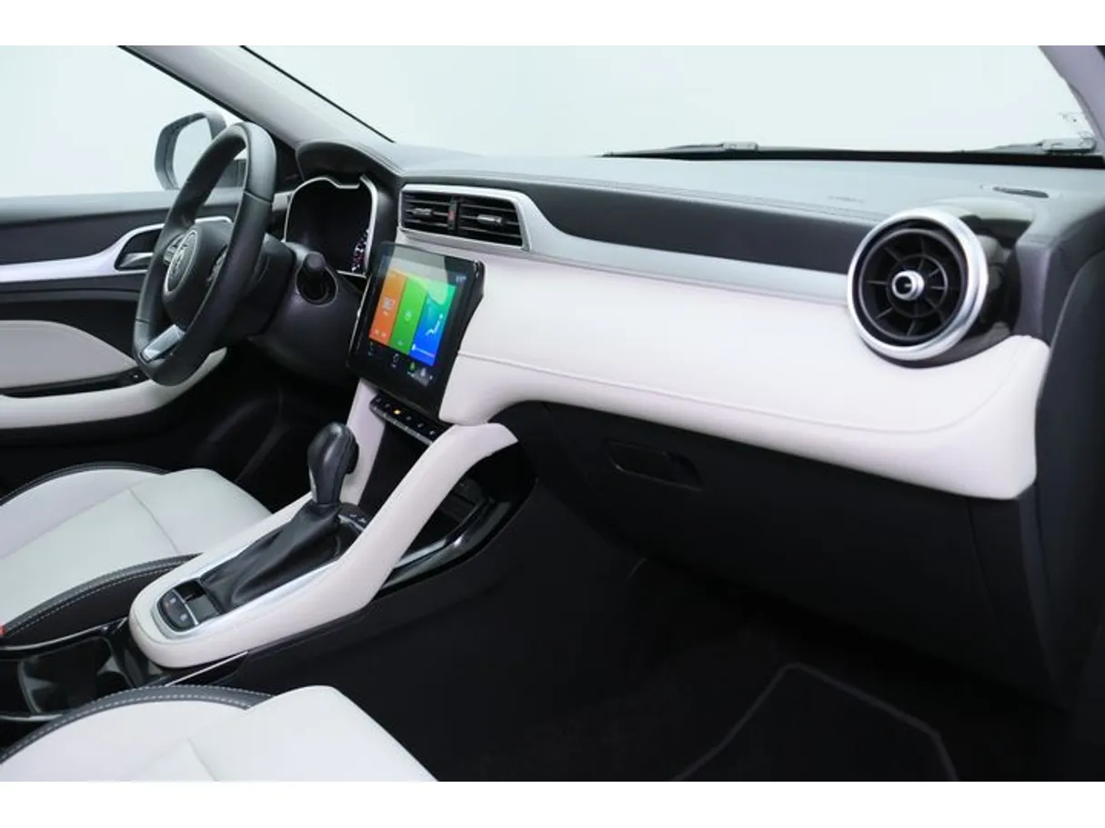 Car image 10