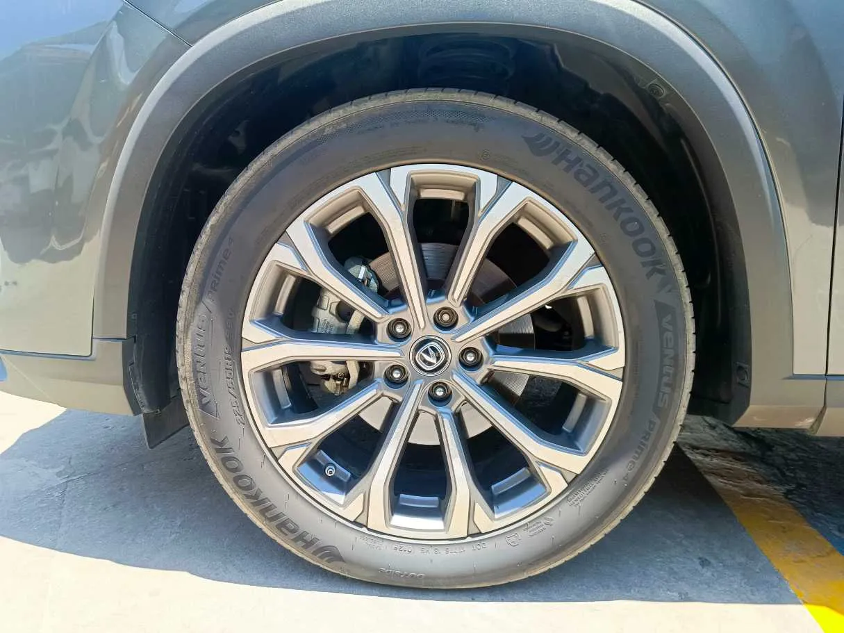 Car image 10