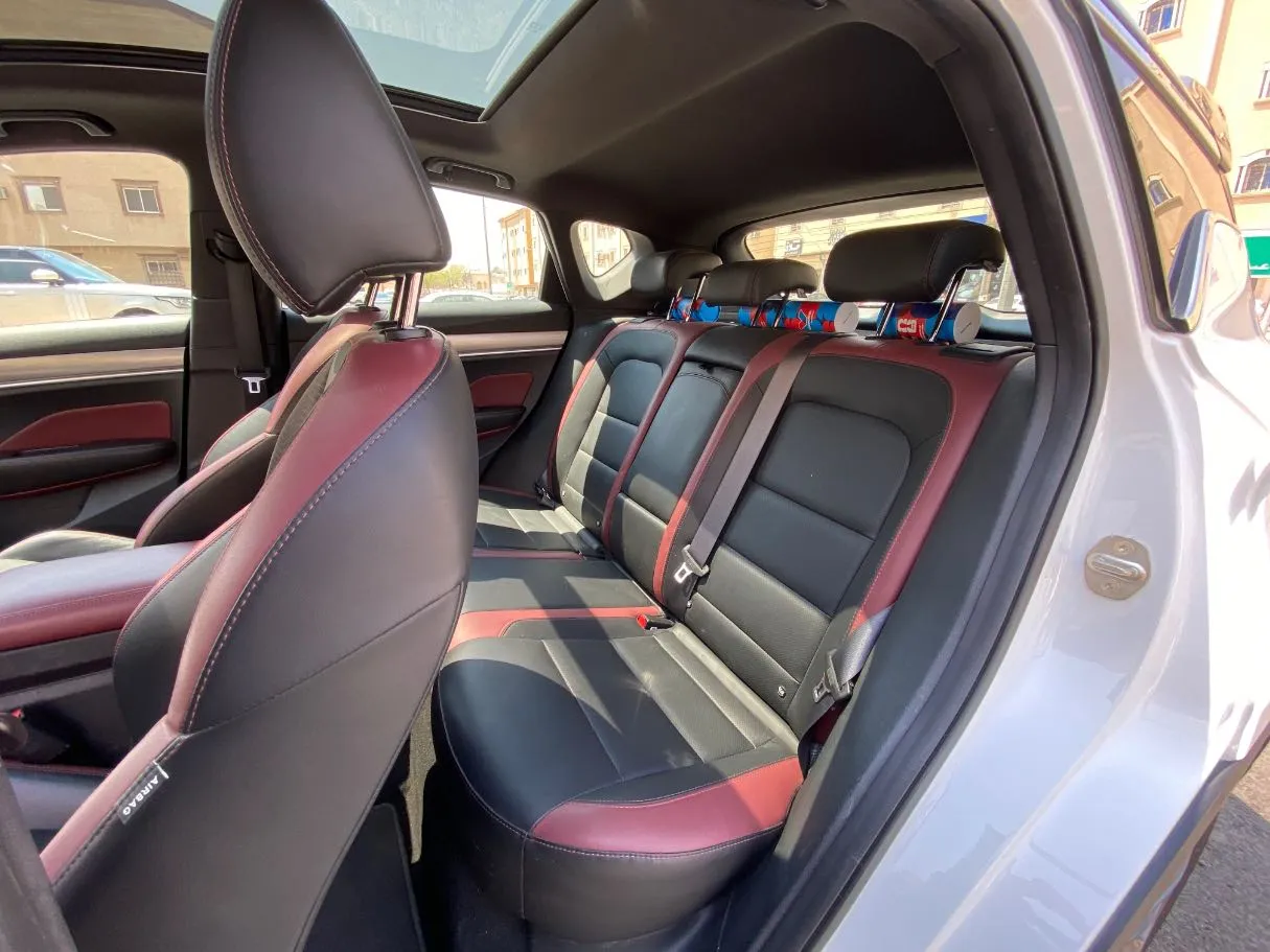 Car image 11