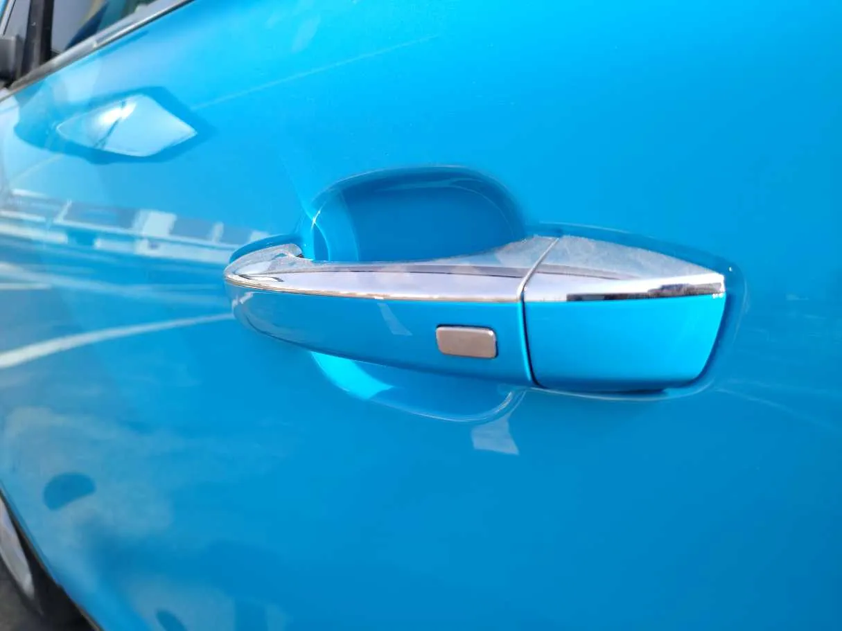 Car image 30