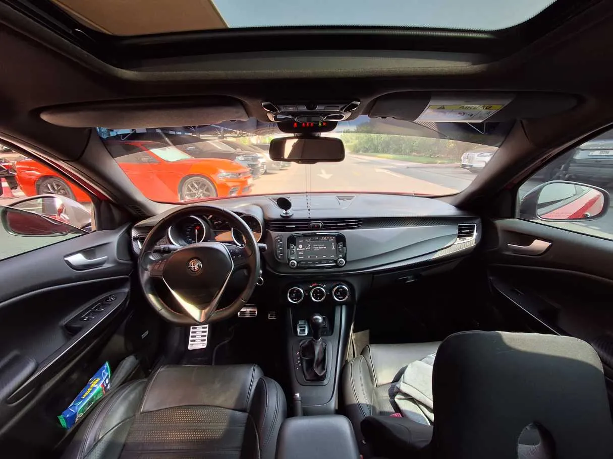 Car image 14
