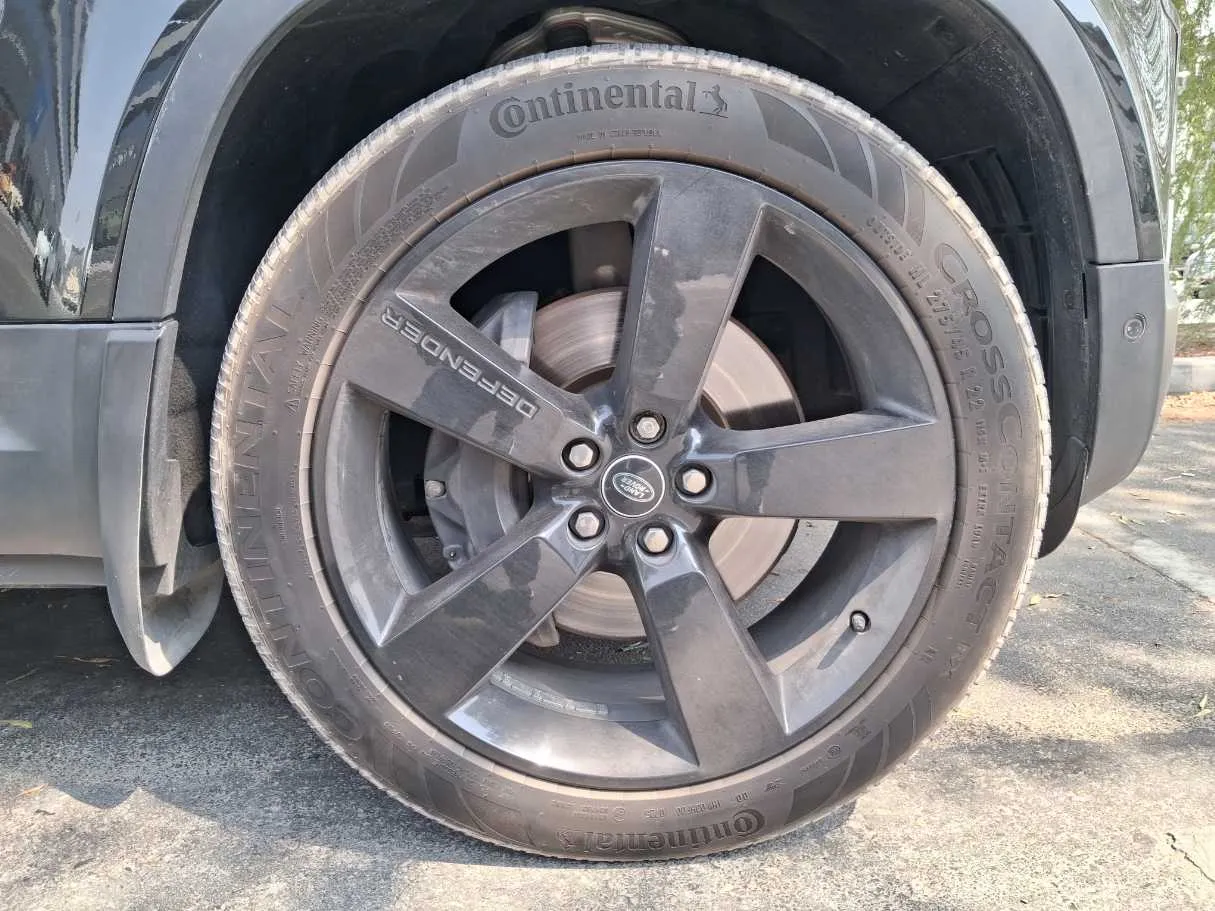 Car image 9