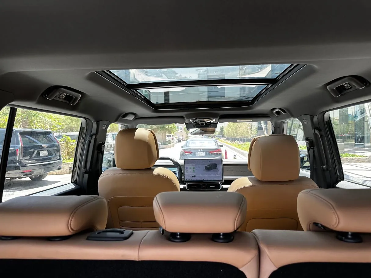 Car image 26