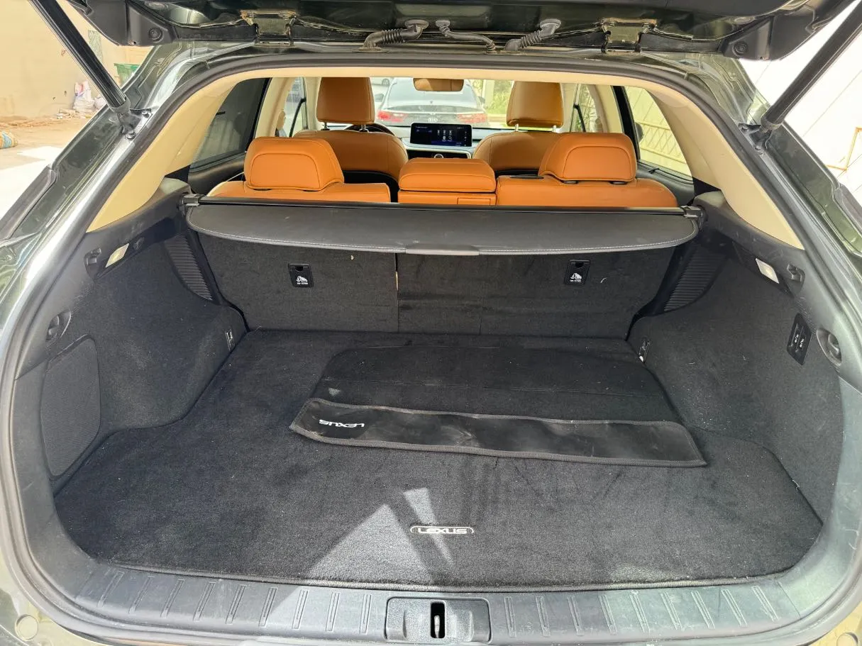 Car image 21