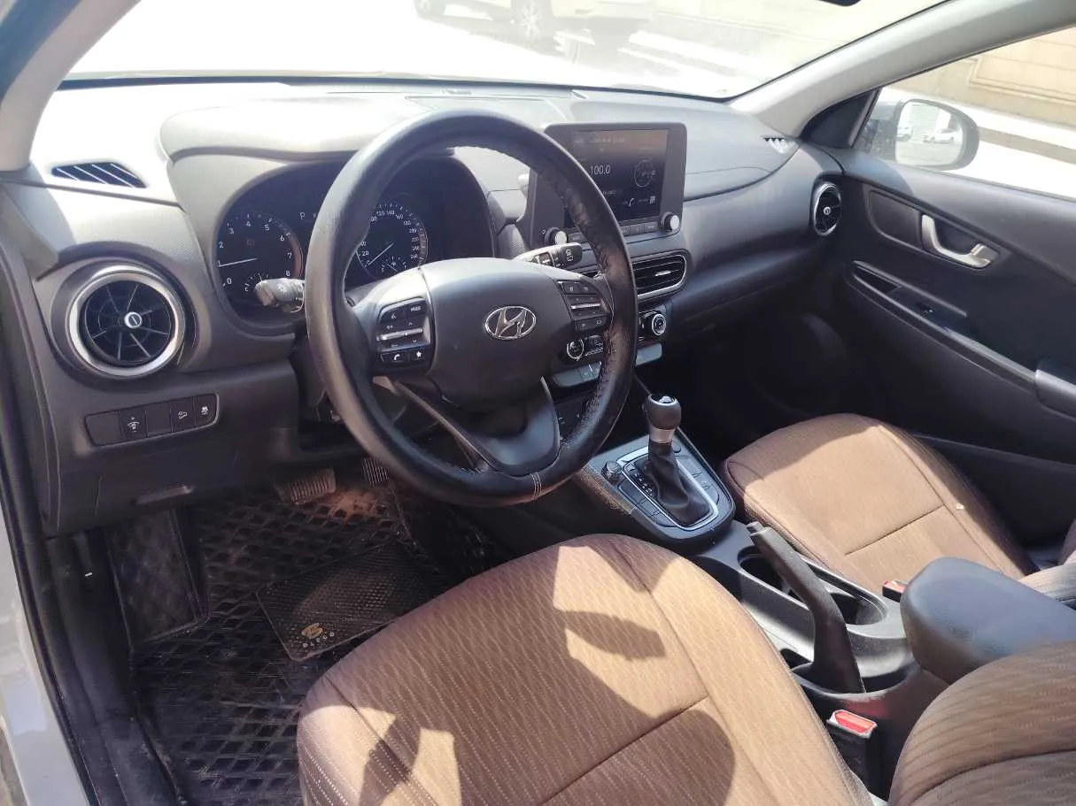Car image 12