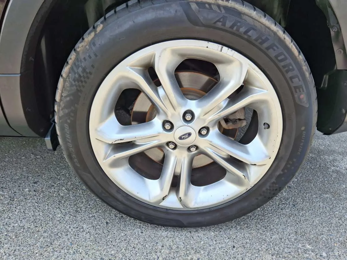 Car image 9