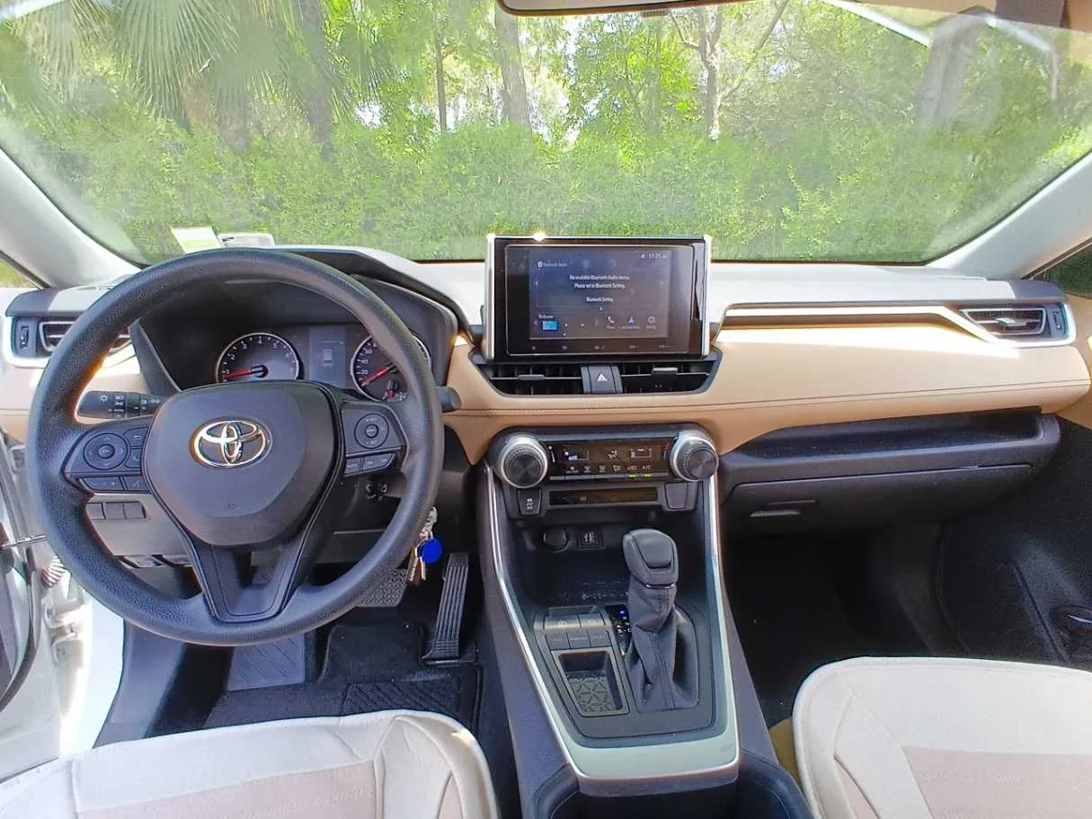 Car image 15