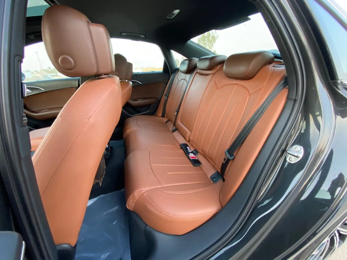 Car image 13