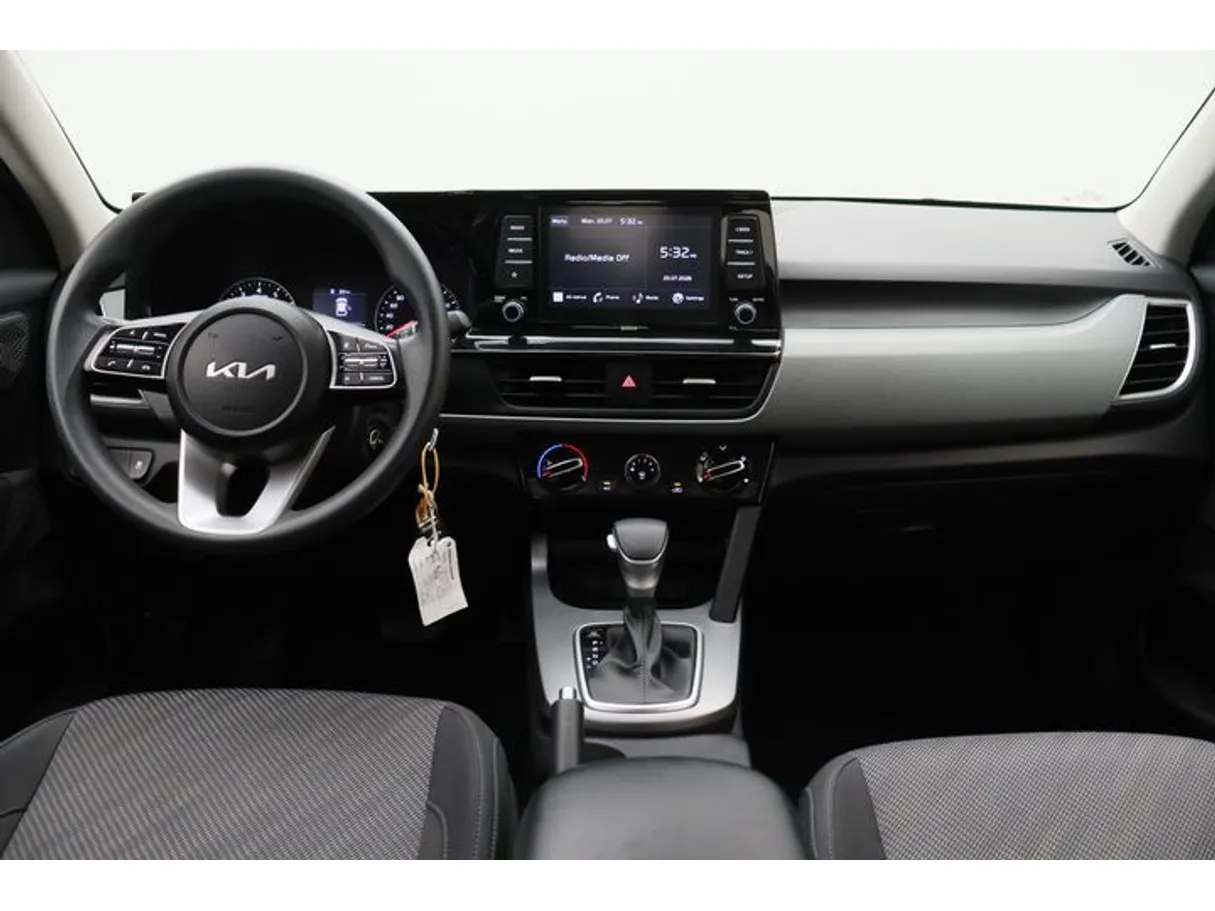 Car image 14