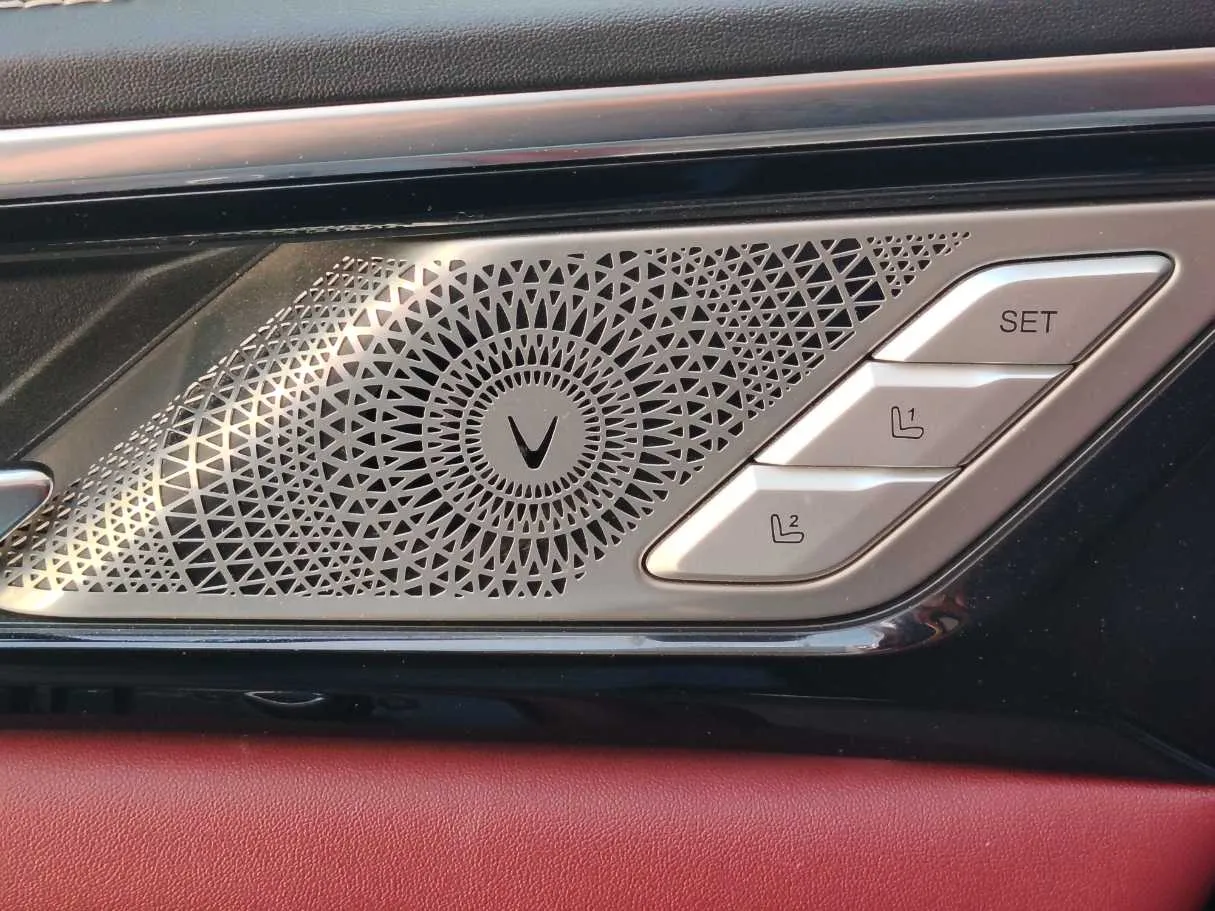 Car image 26