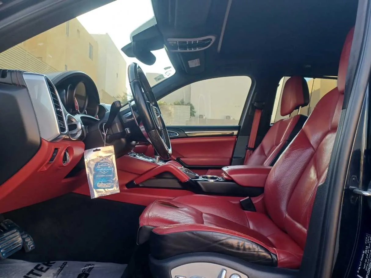 Car image 11