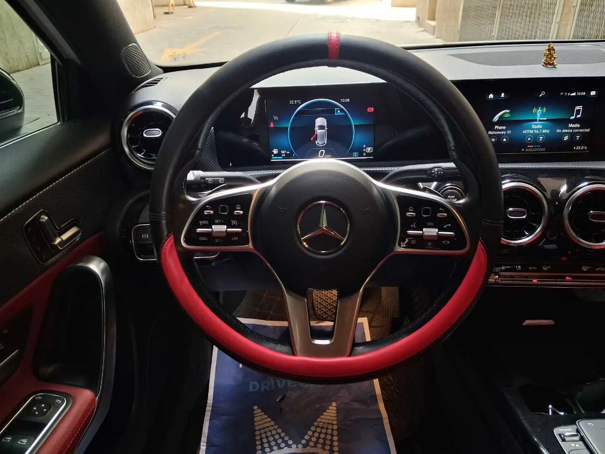 Car image 13