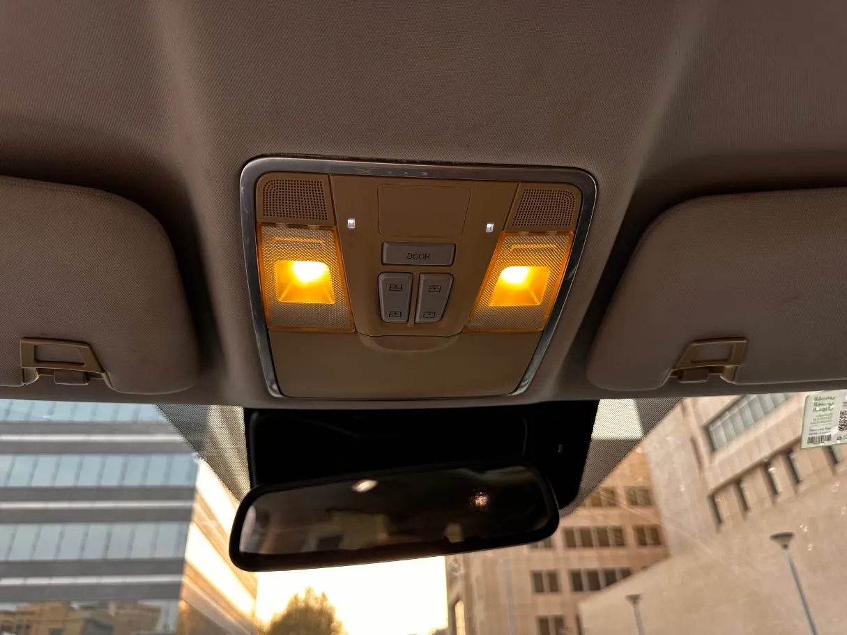 Car image 24