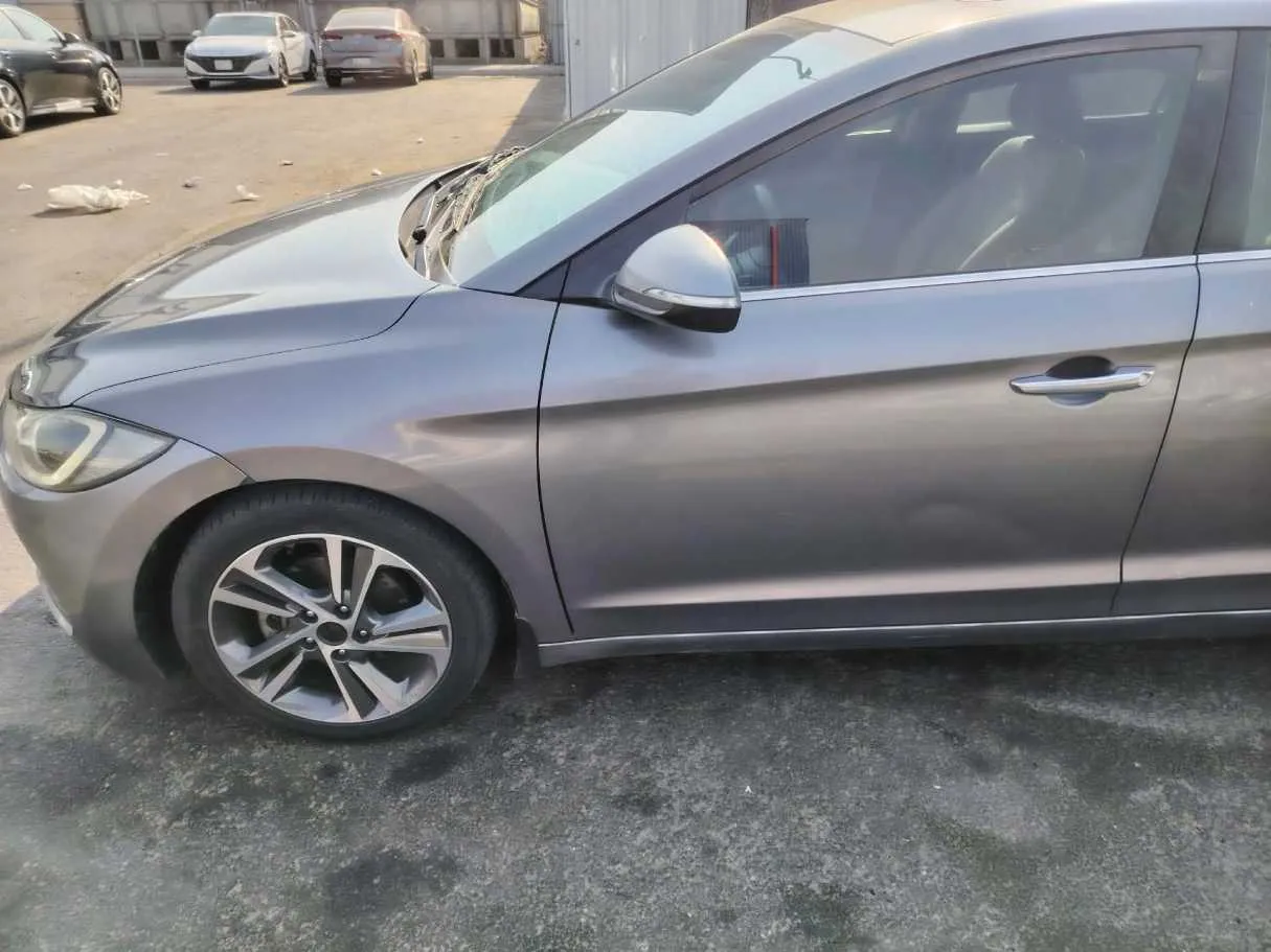 Car image 9