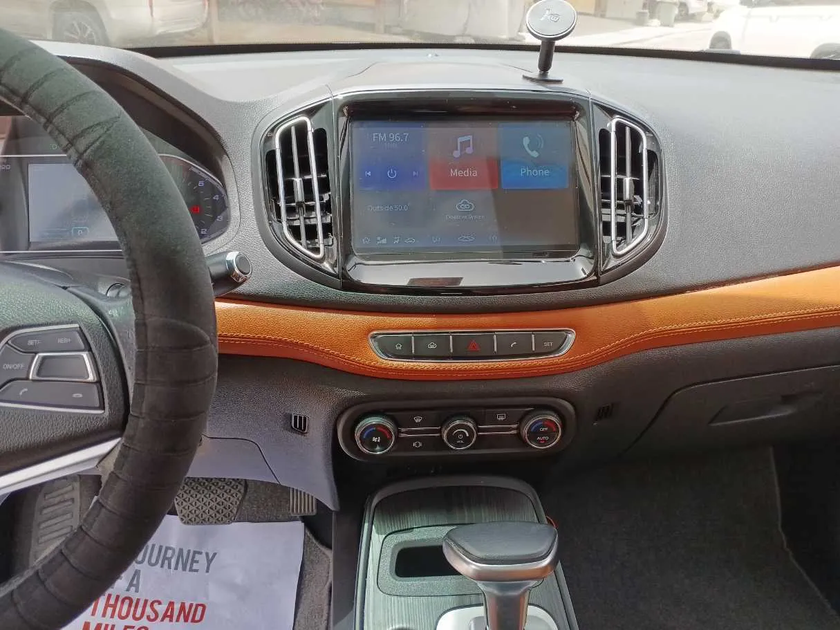 Car image 15