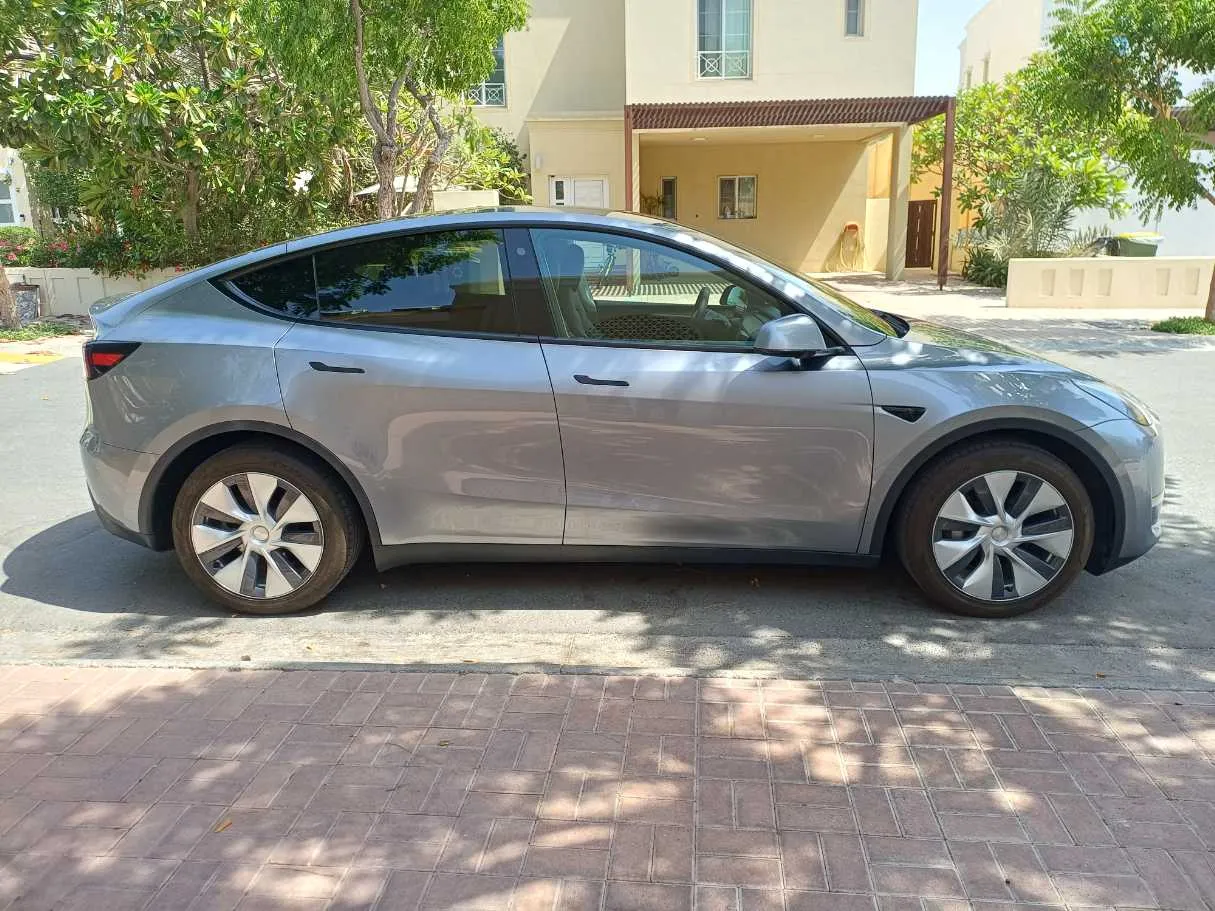 Car image 8