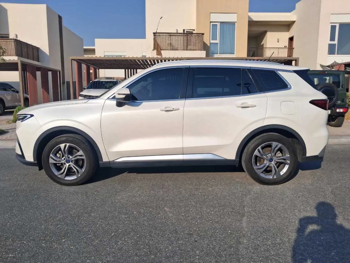 Car image 8