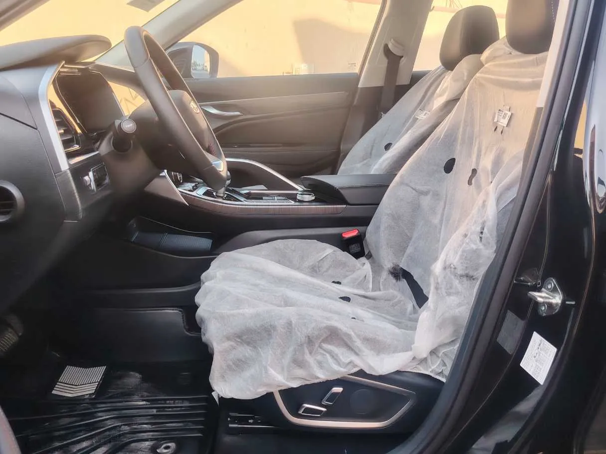 Car image 12