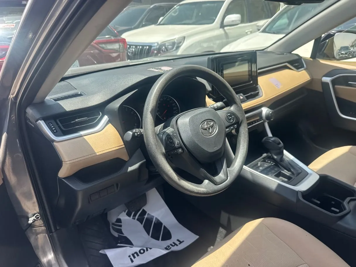 Car image 13