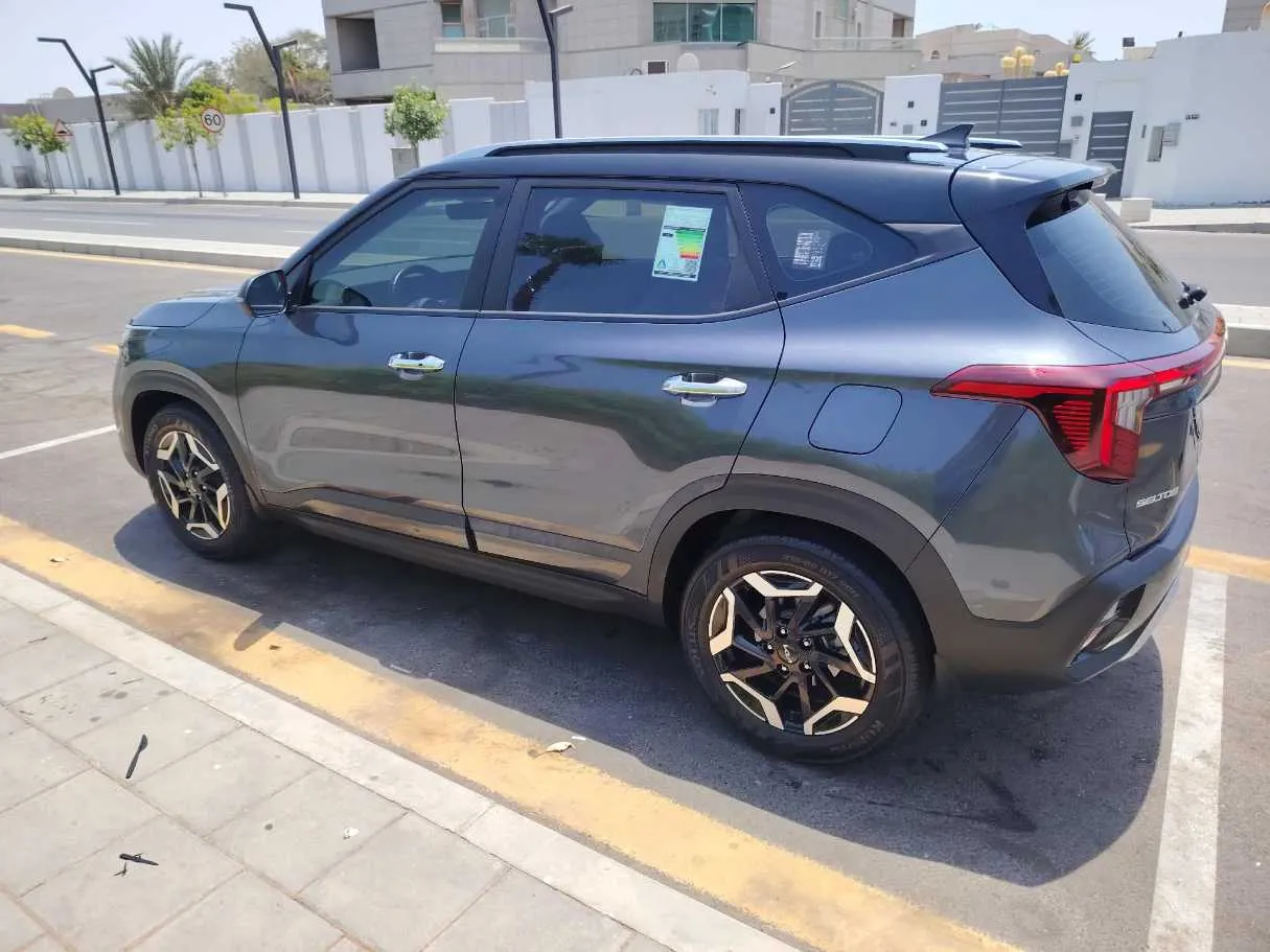Car image 8