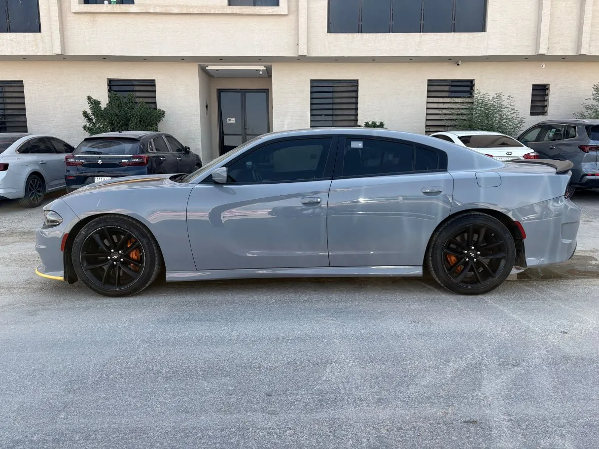 Car image 8