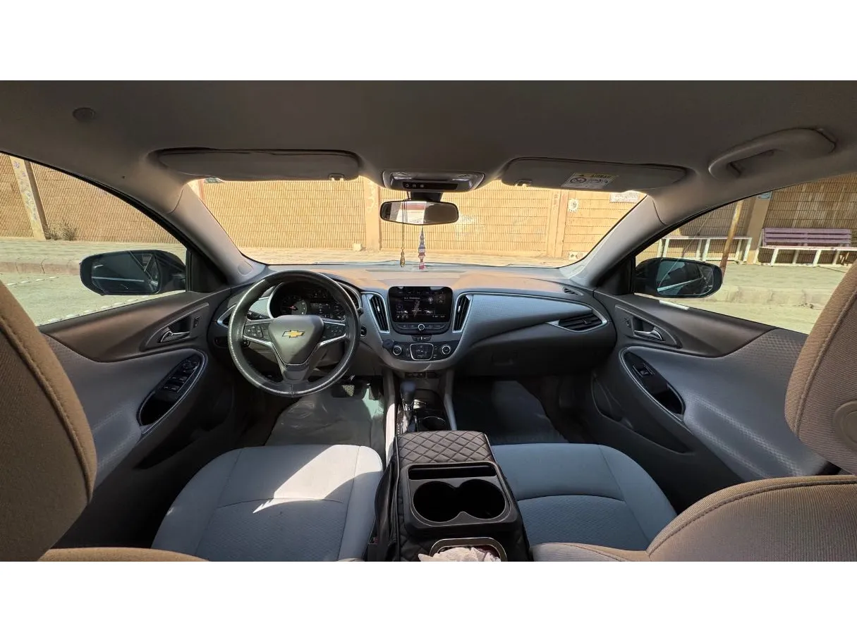 Car image 16