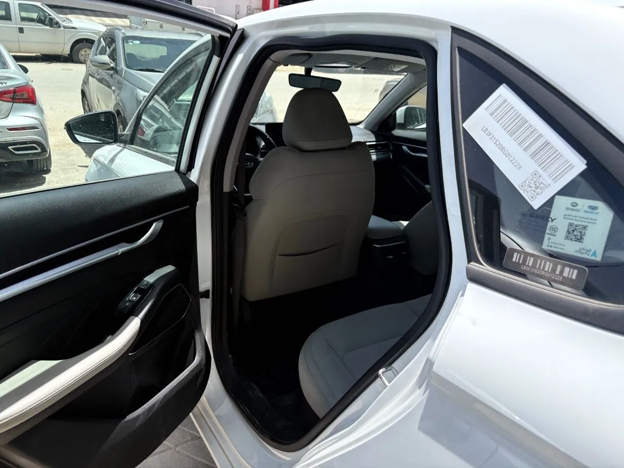 Car image 17