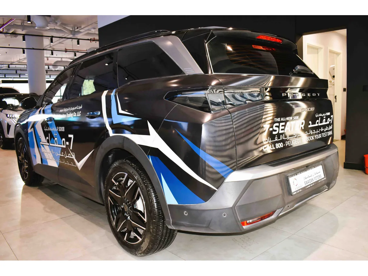 Car image 4