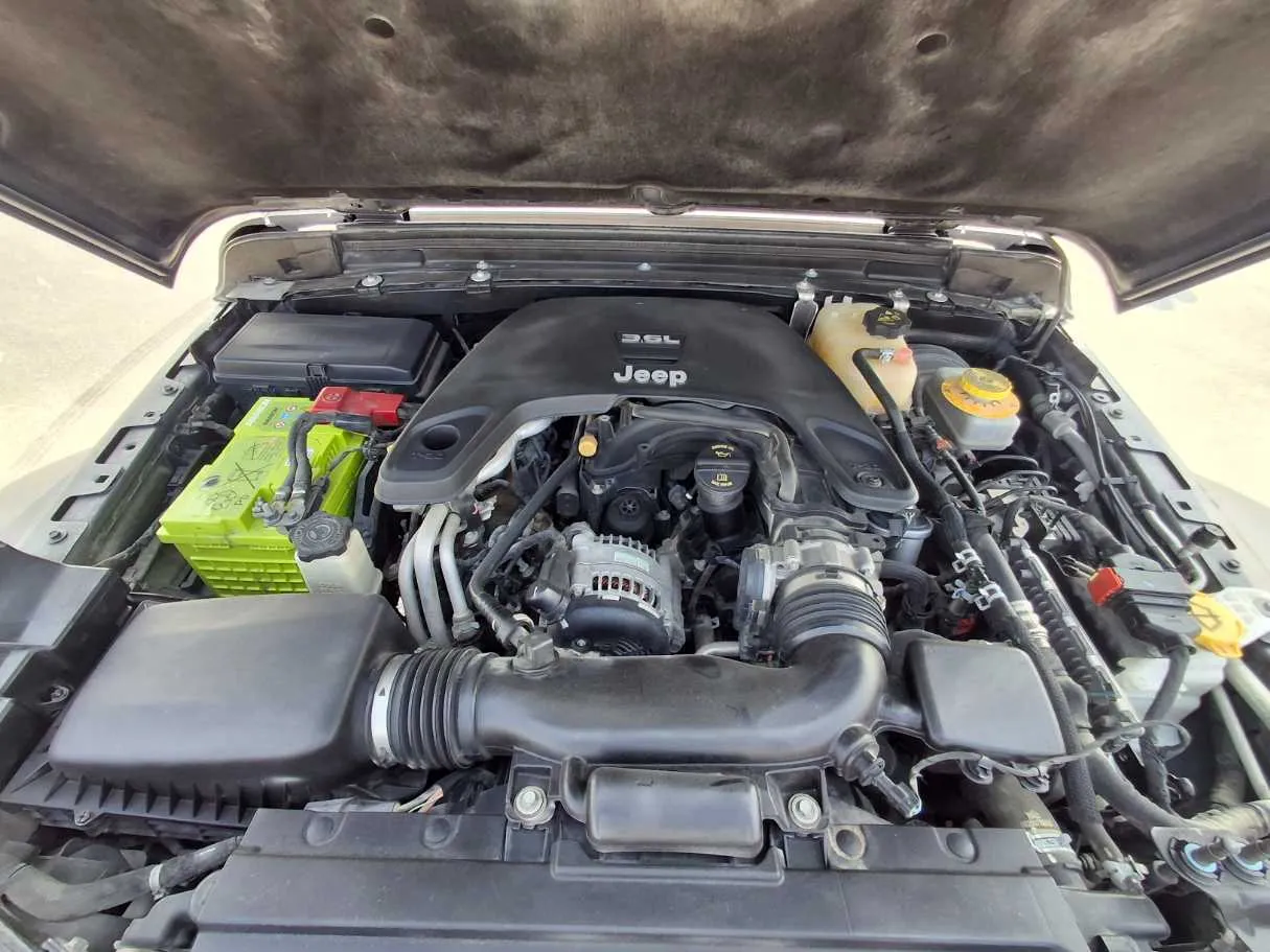 Car image 19