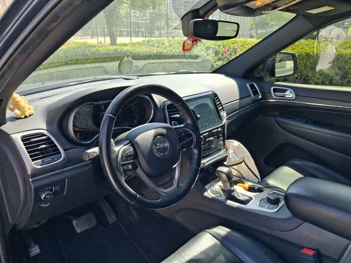 Car image 11